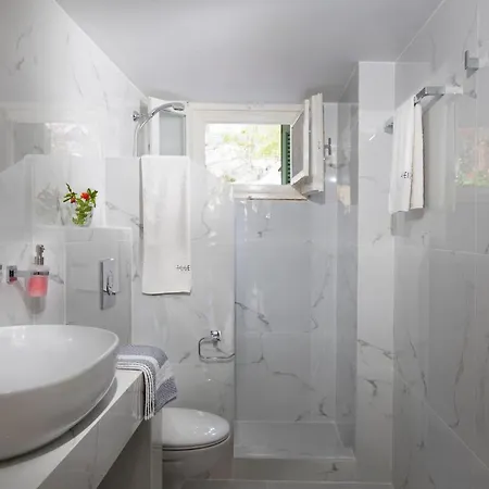 Poseidon Apartment *